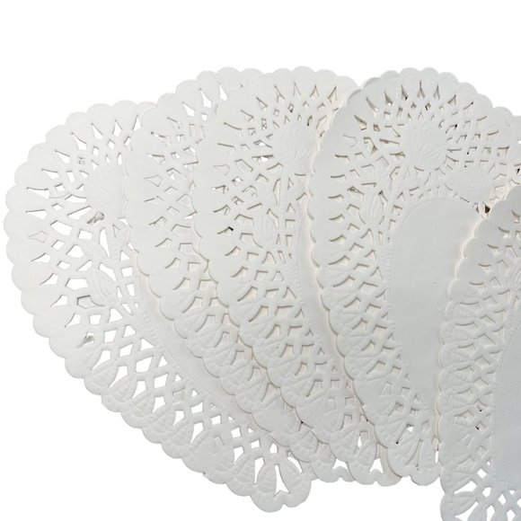 White Heart Doilies Paper Romance Valentine Day Ephemera 40 Plus Crafts u Junk J - Picture 1 of 4